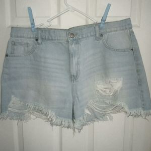No Boundaries High Rise Destructed Shorts size 17